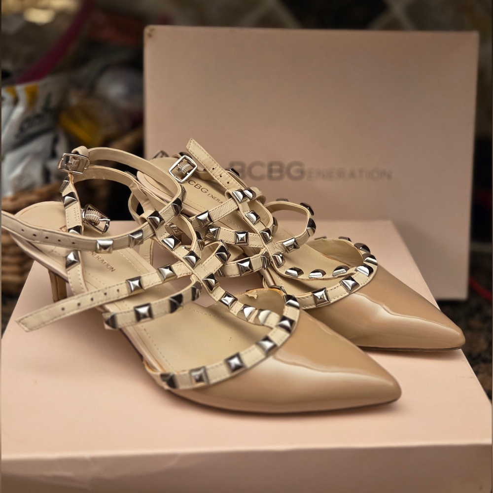 BCBGeneration Nude Patent Leather Studded Kitten Heels Size 7.5M $135 EUC